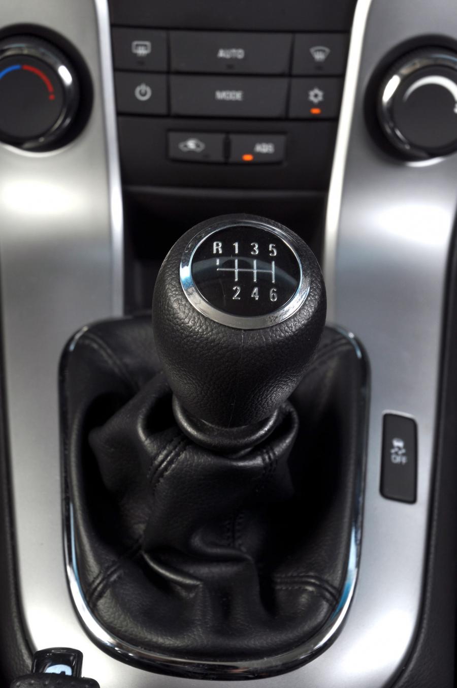  Chevrolet Cruze Sport6 2012 года  (фото 8 из 63)